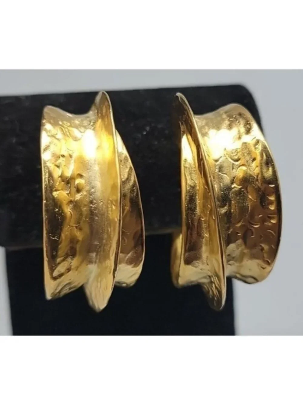 Kenneth Jay Lane Sculptured Brushed Gold Plated Hoop Clip-on Earrings KJL VTG - Picture 2 of 16